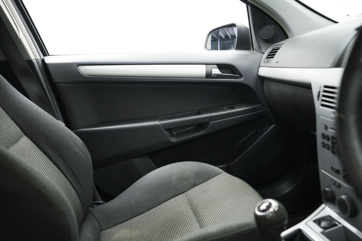 Vauxhall Astra view 17