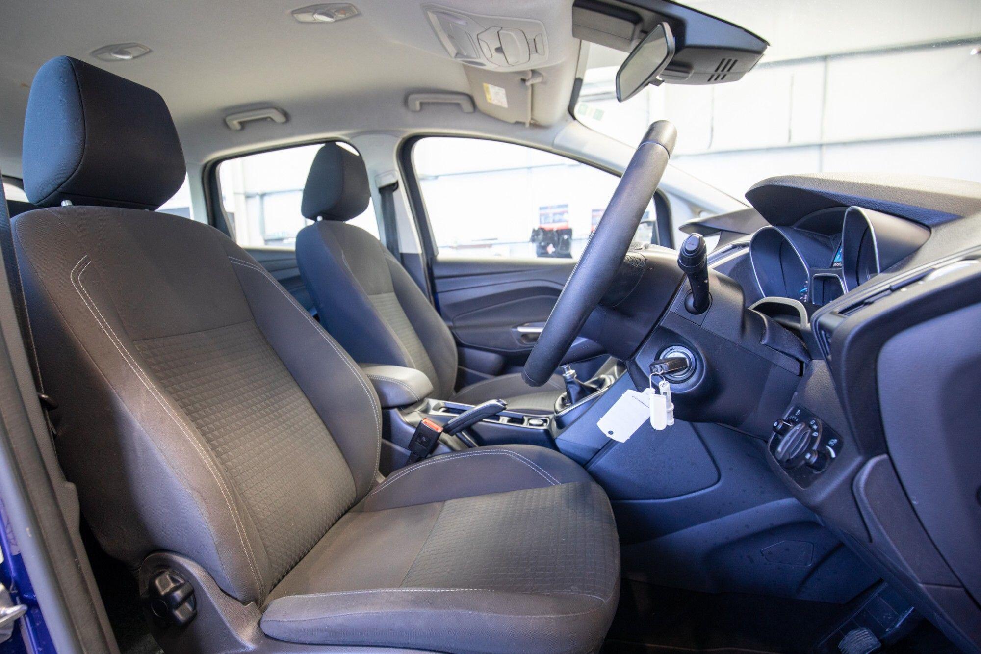Ford C-Max view 3
