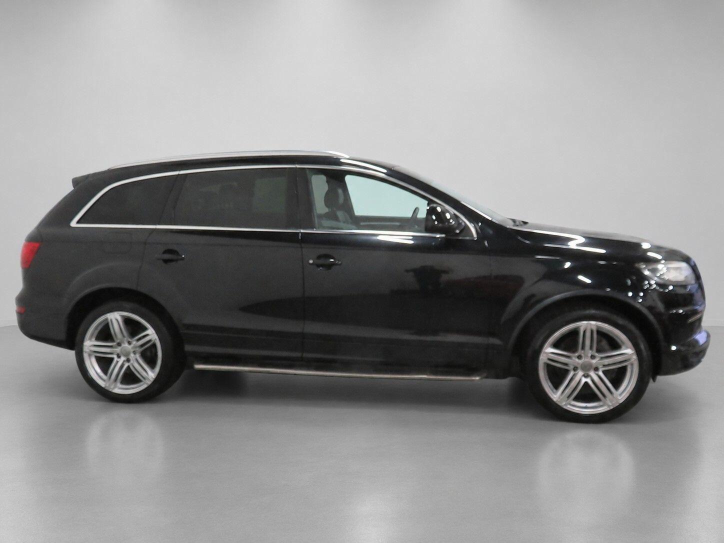 Audi Q7 view 4