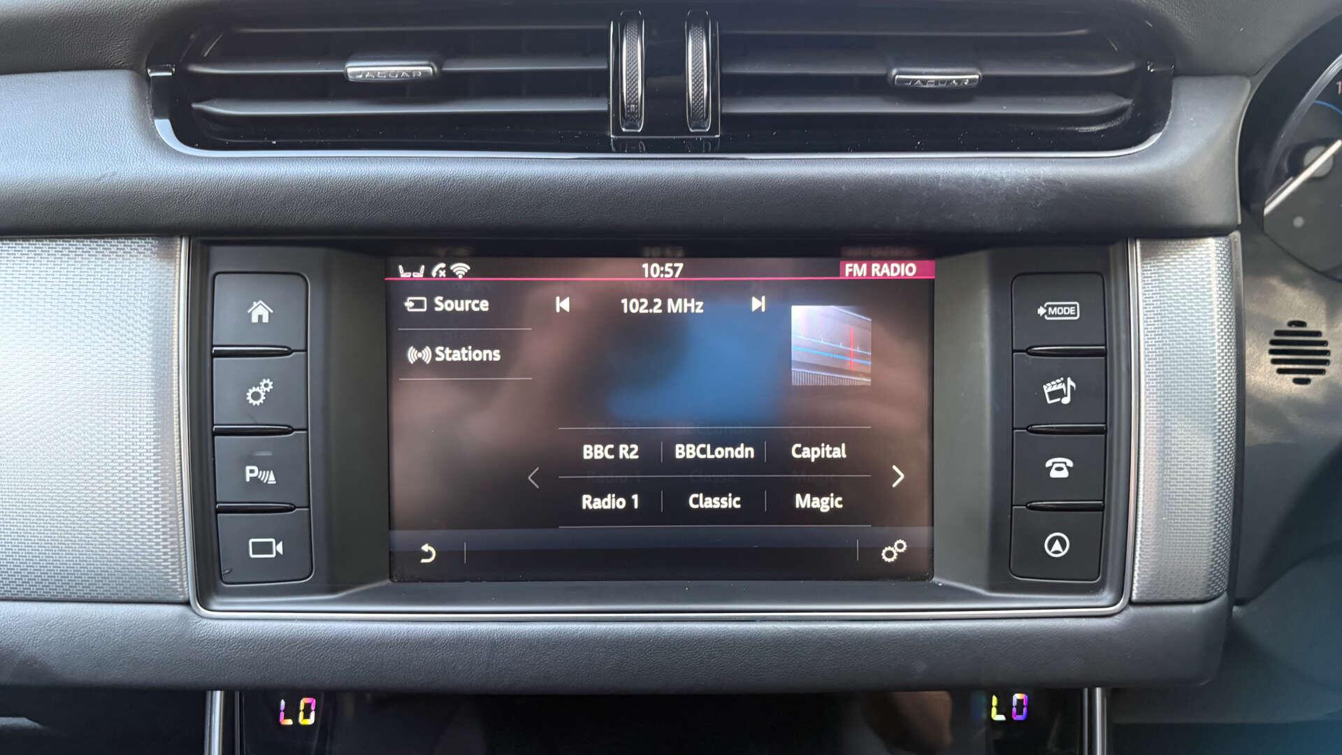 Jaguar XF view 24