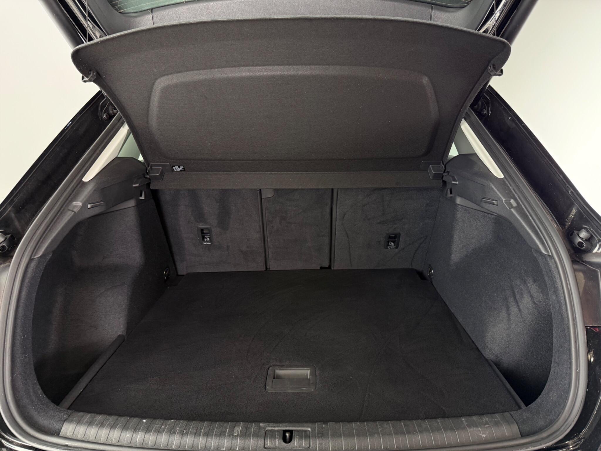 Audi Q3 view 9