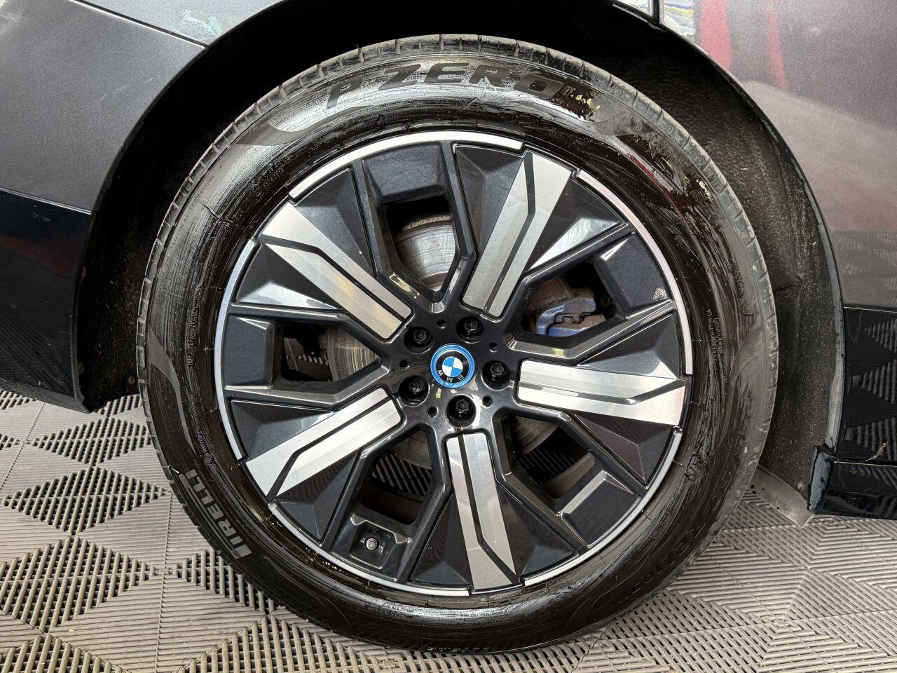 BMW Ix view 17