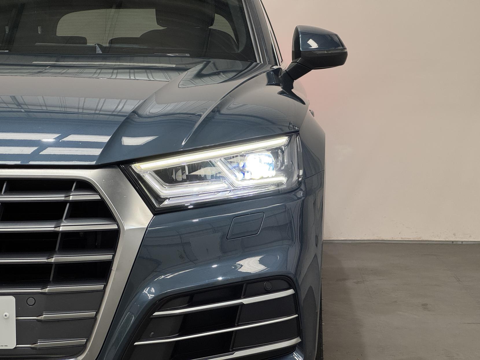 Audi Q5 view 6