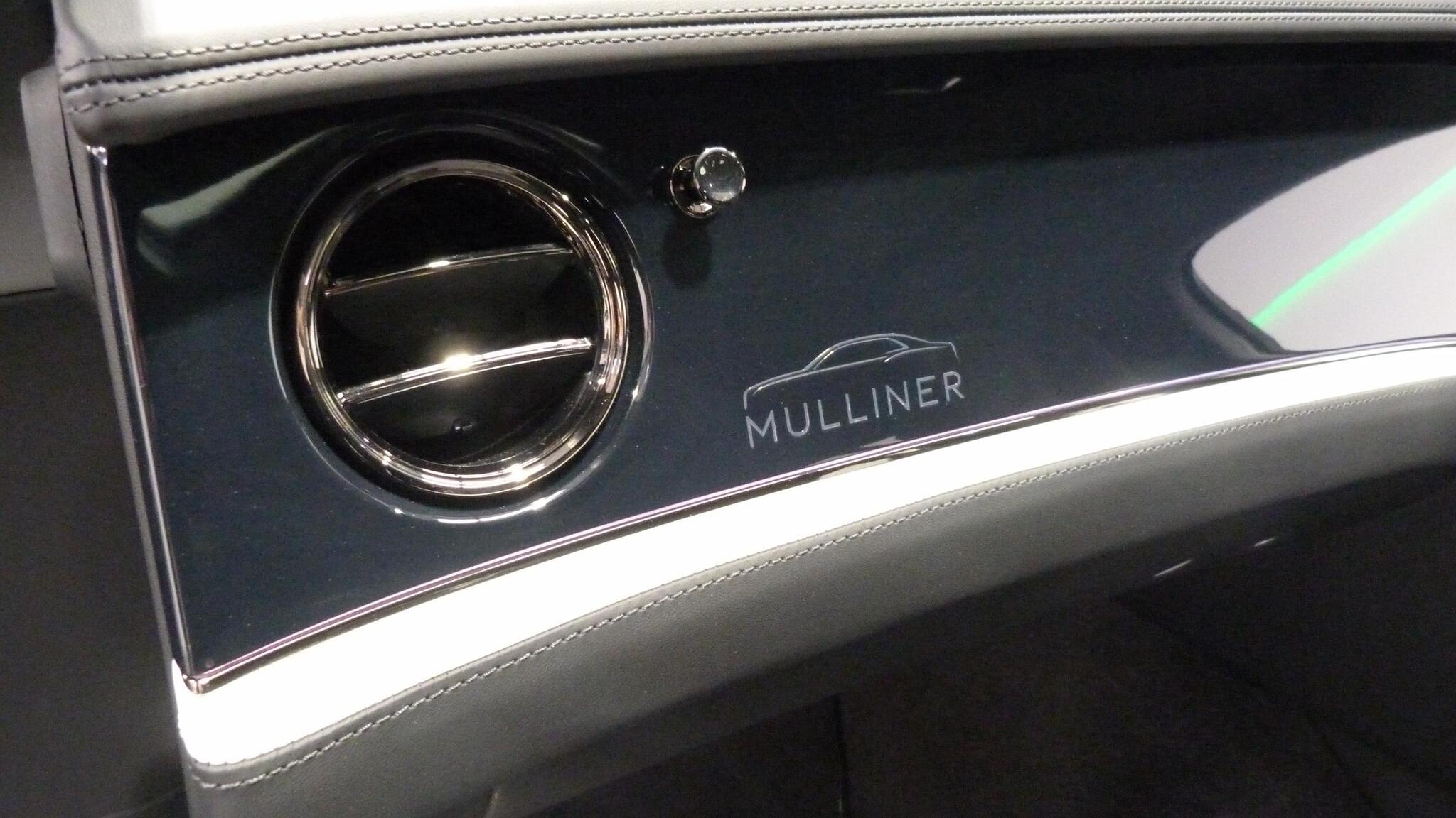 Bentley Flying Spur view 38