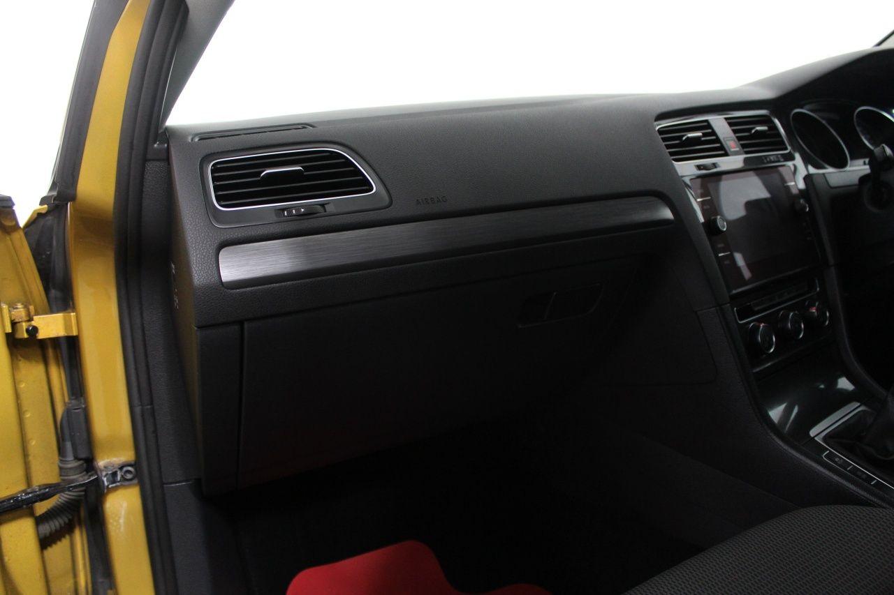Volkswagen Golf view 31