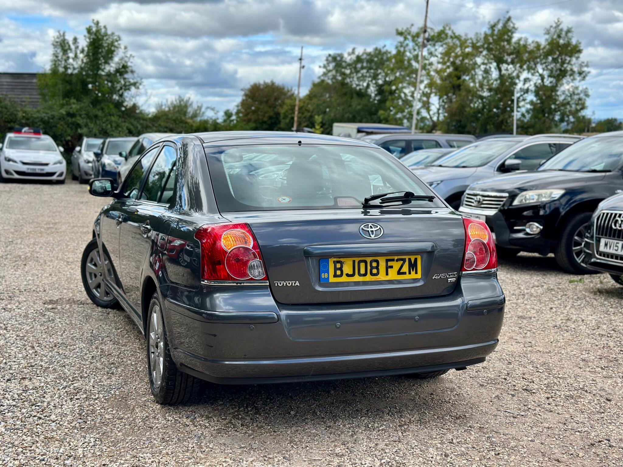 Toyota Avensis view 11
