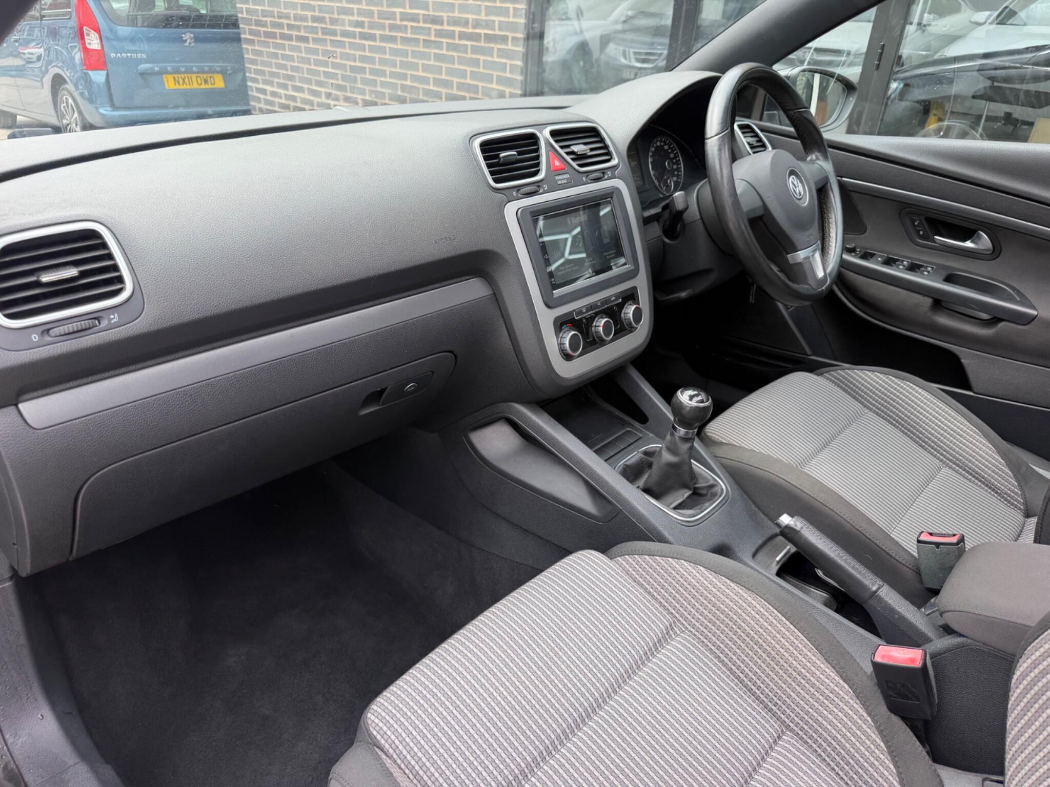 Volkswagen Eos view 16