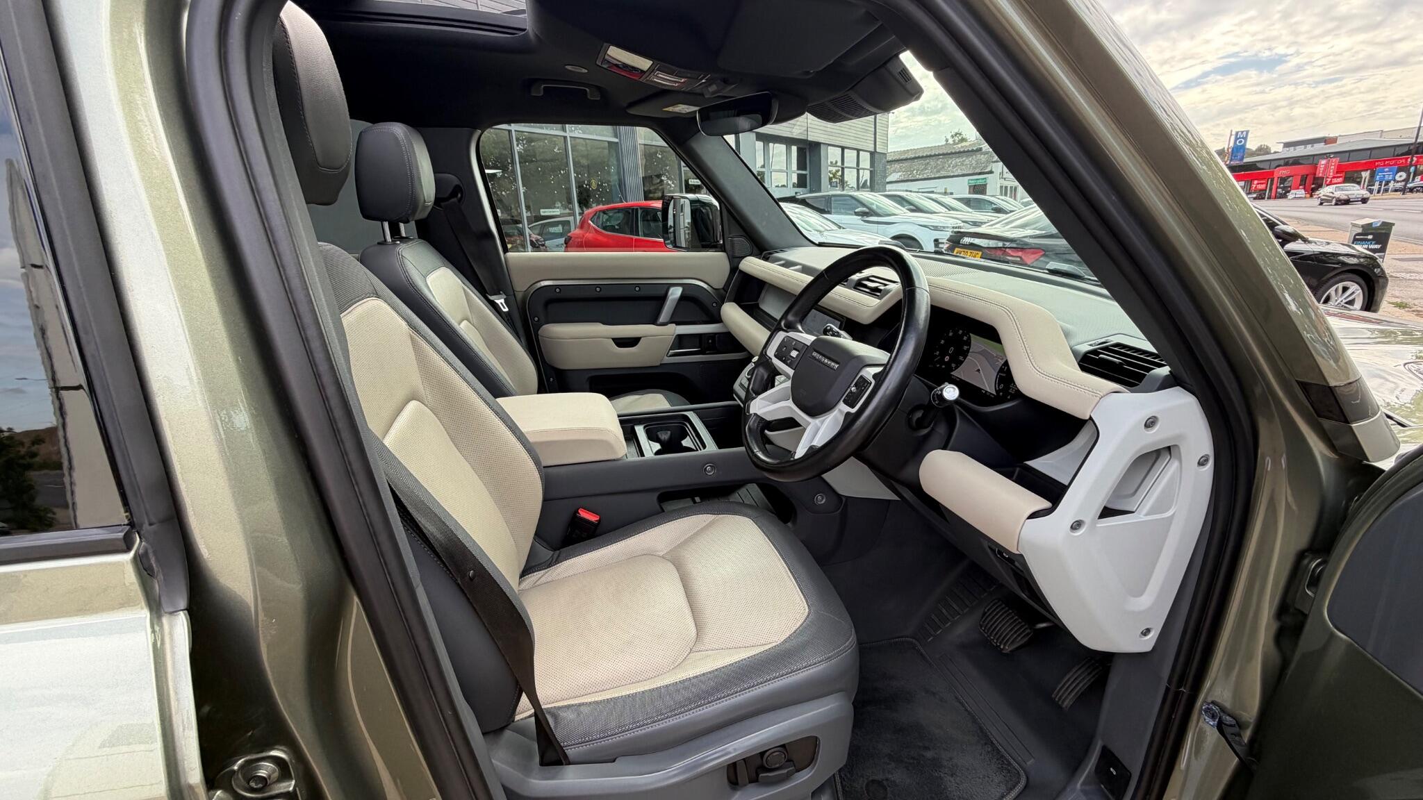 Land Rover Defender 110 view 11