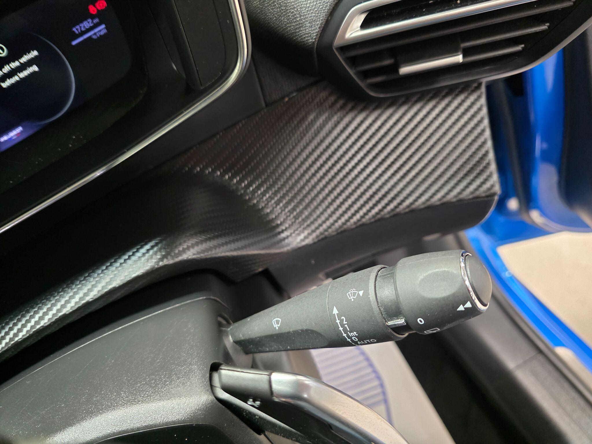 Peugeot 208 view 18