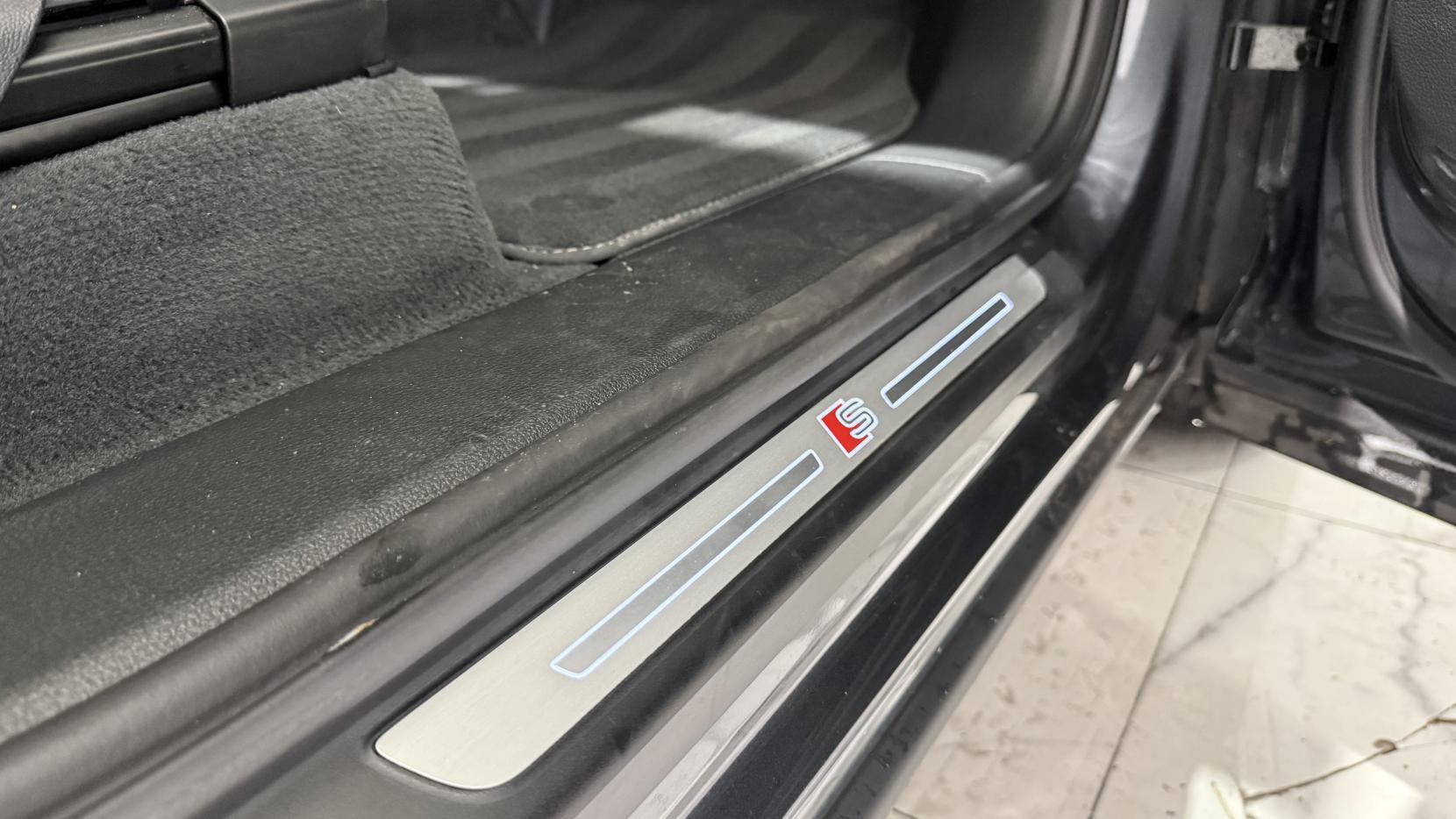 Audi Q7 view 36