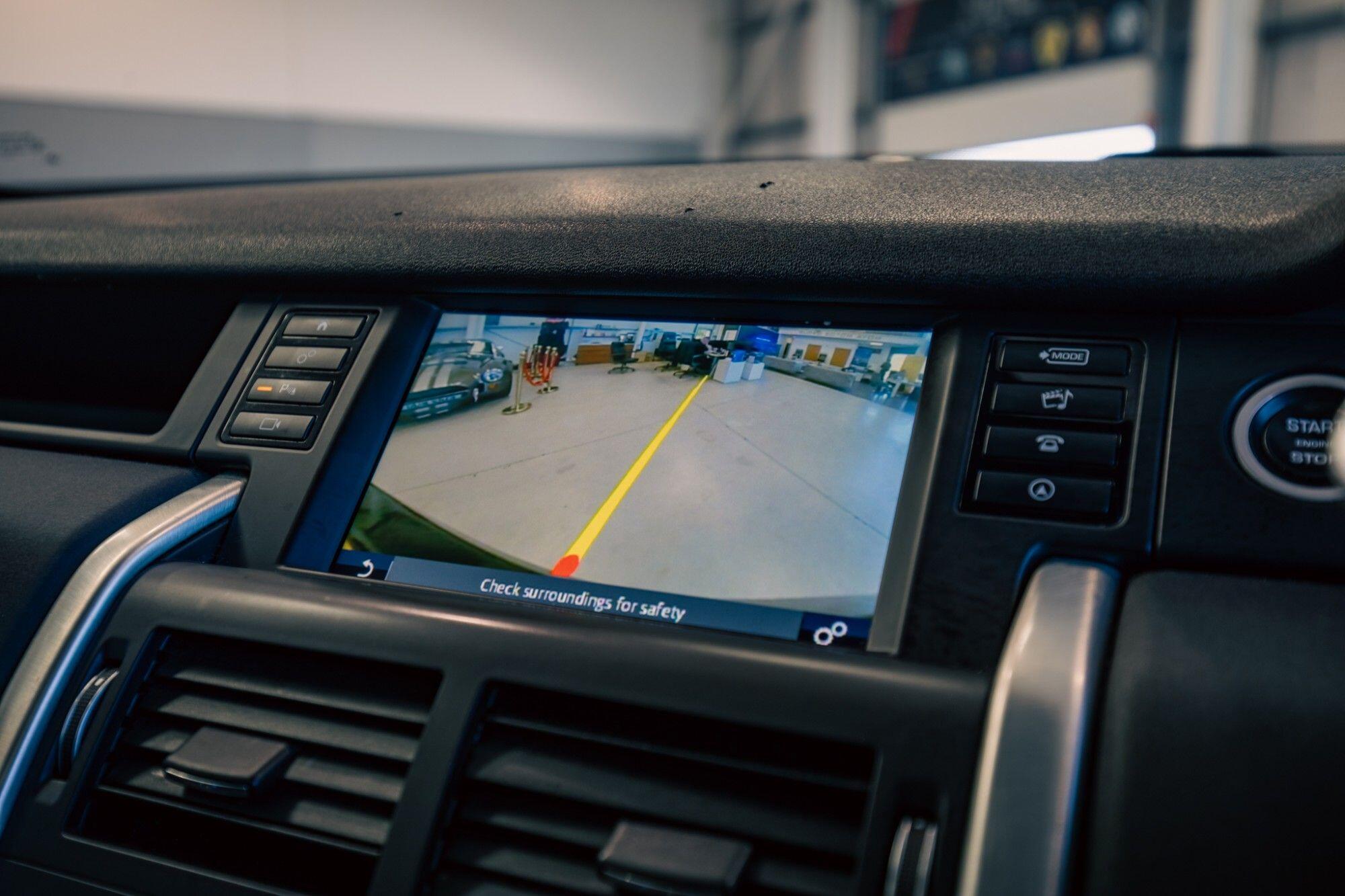 Land Rover Discovery Sport view 16