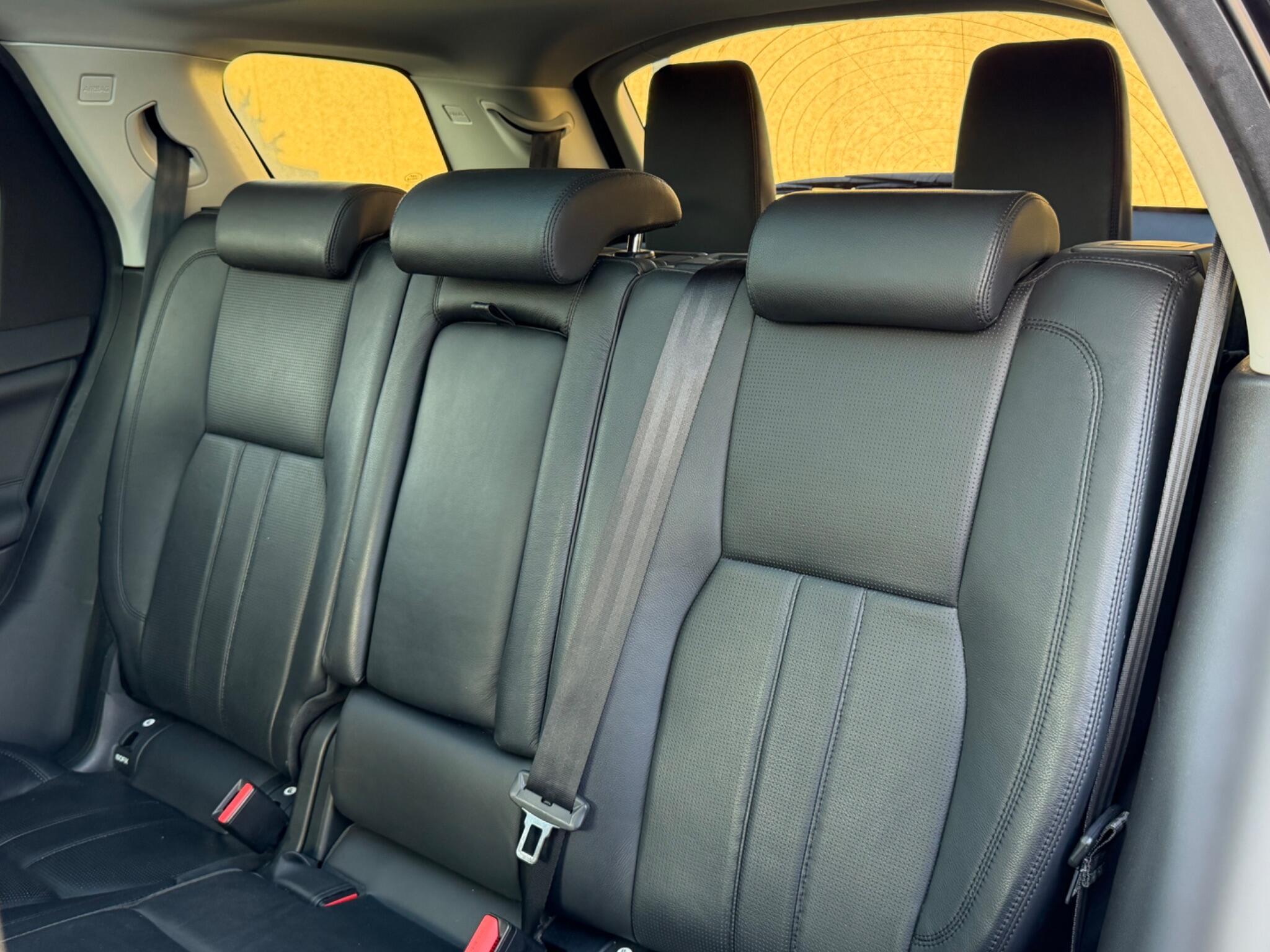 Land Rover Discovery Sport view 14
