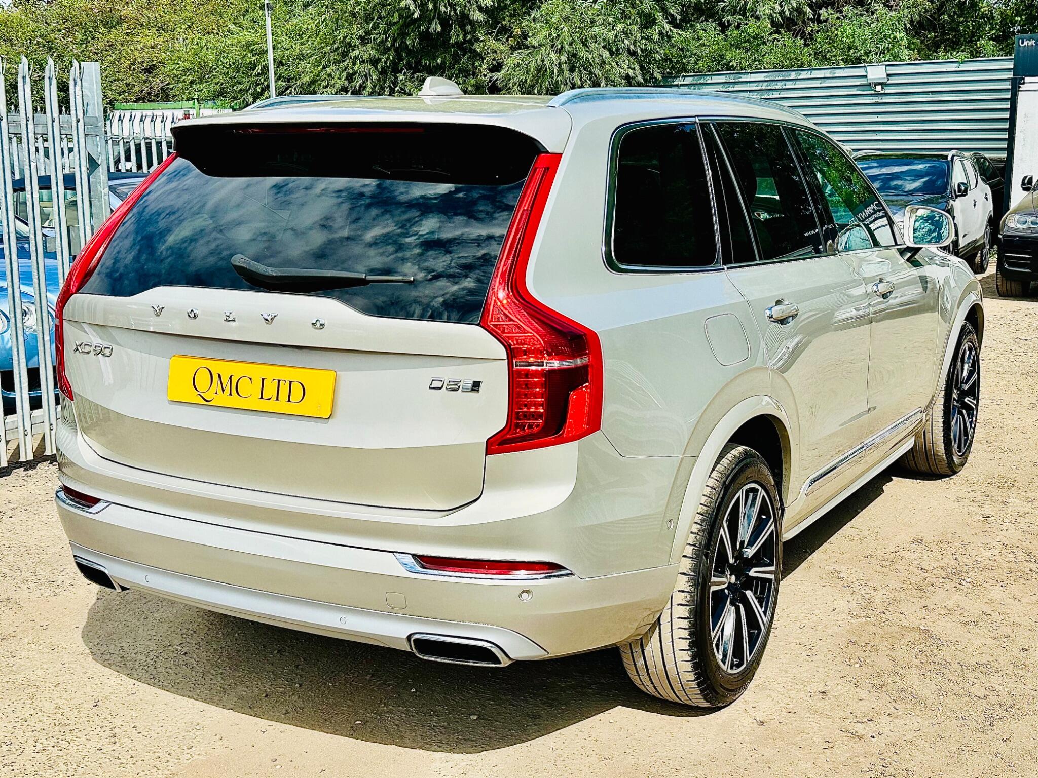 Volvo XC90 view 9