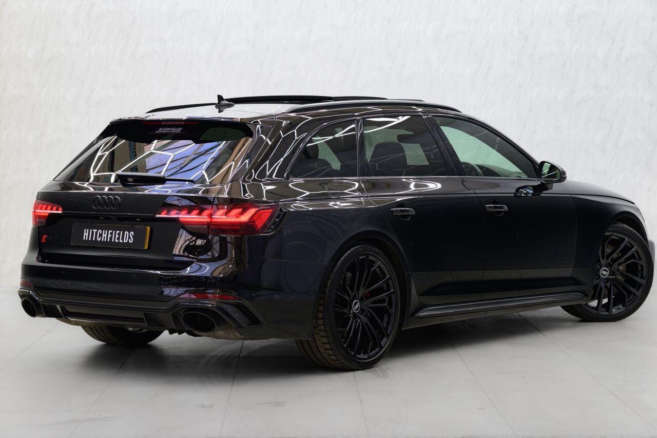 Audi RS4 view 7