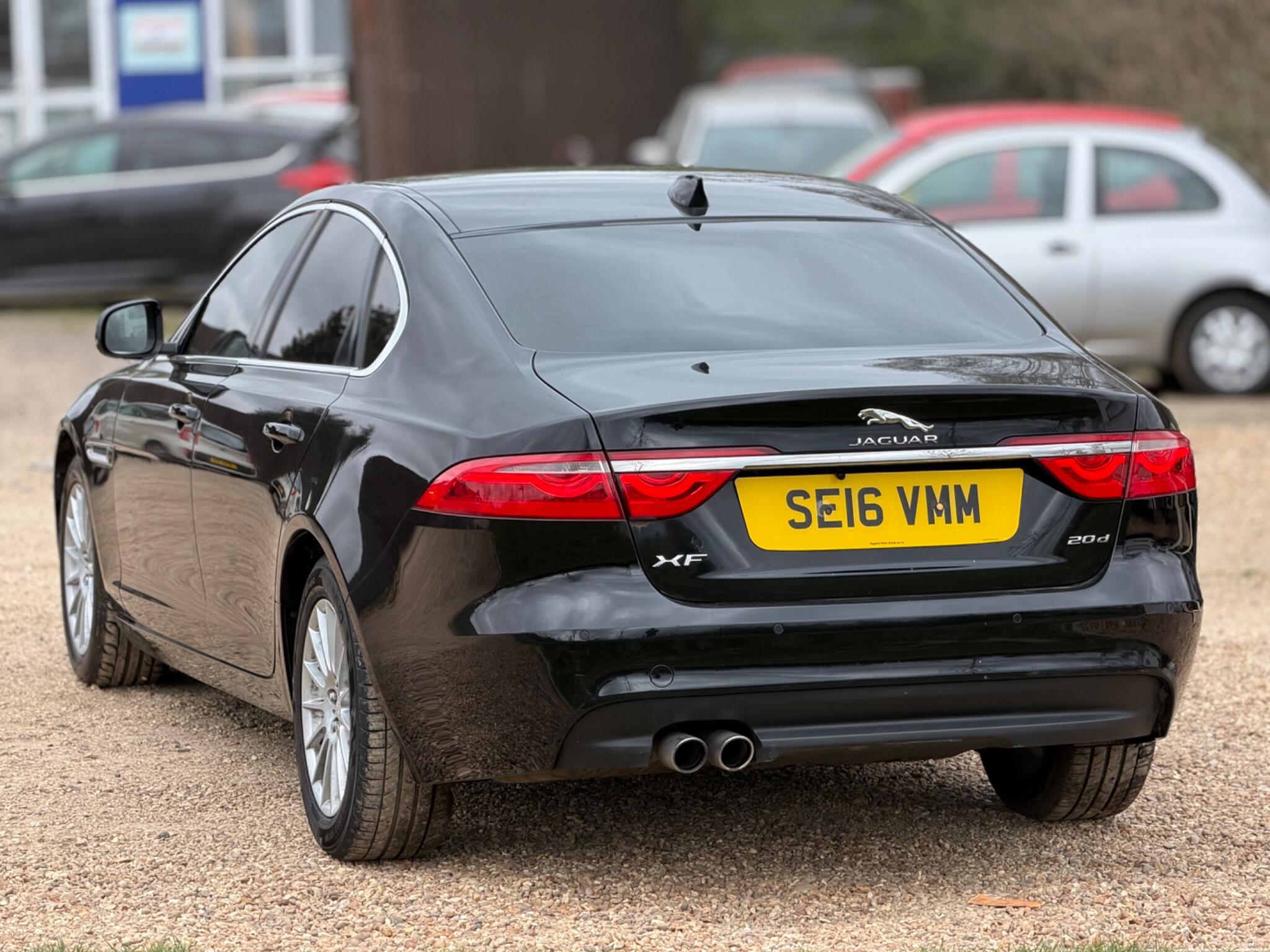 2016 Jaguar XF 2.0d Prestige Auto Euro 6 (s/s) 4dr image 9