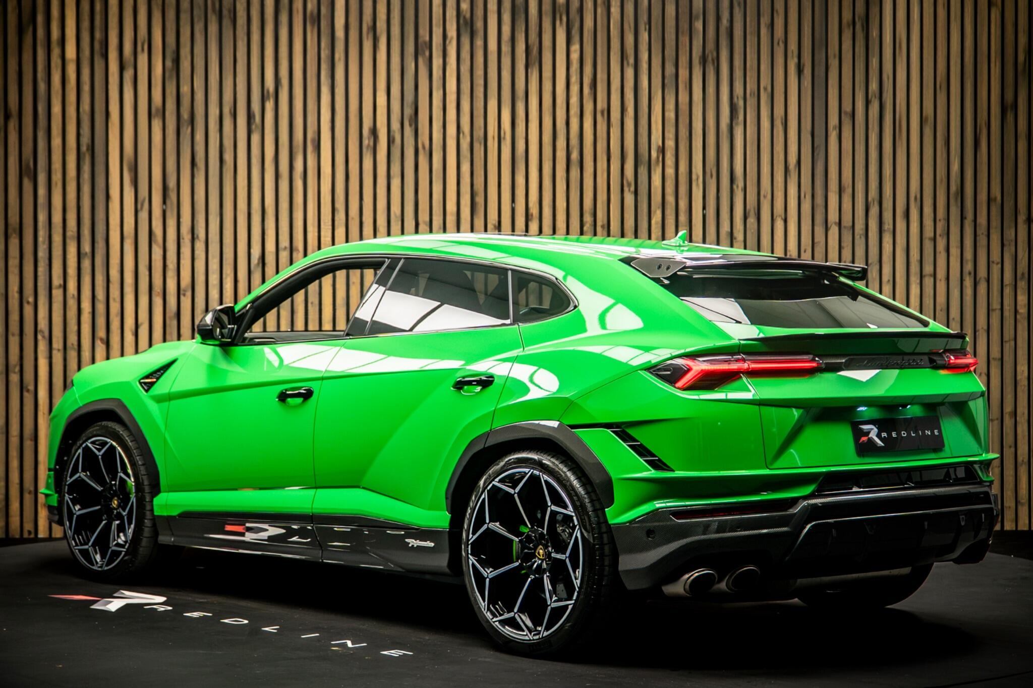 Lamborghini Urus view 3