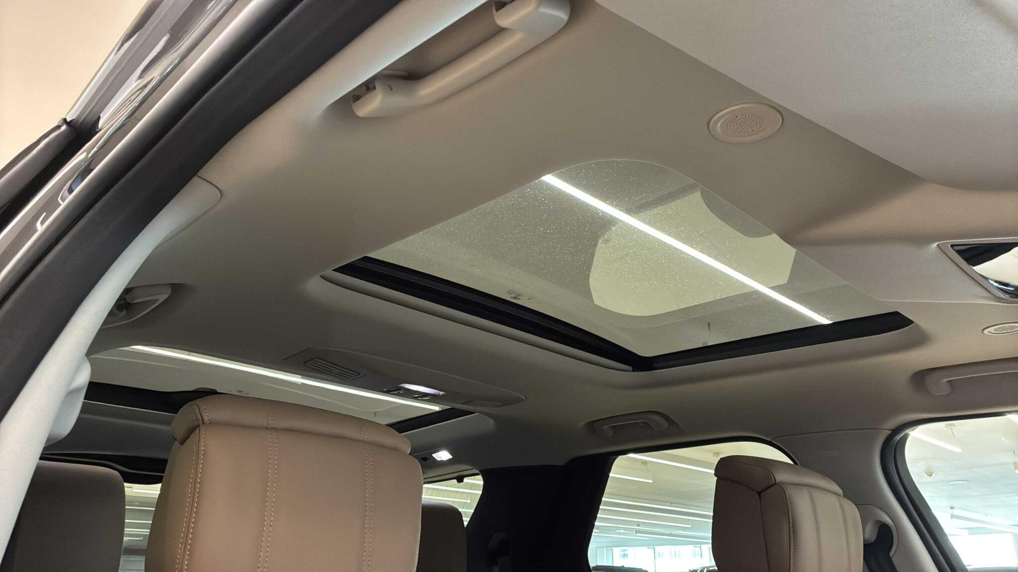 Land Rover Discovery view 26
