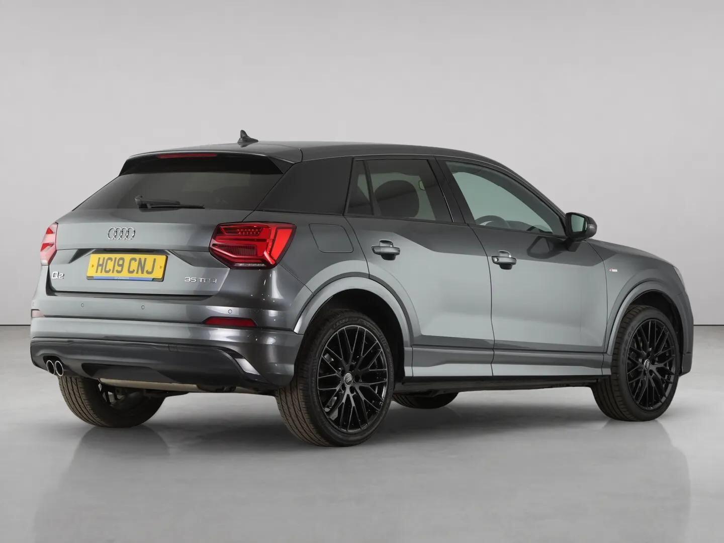 Audi Q2 view 8
