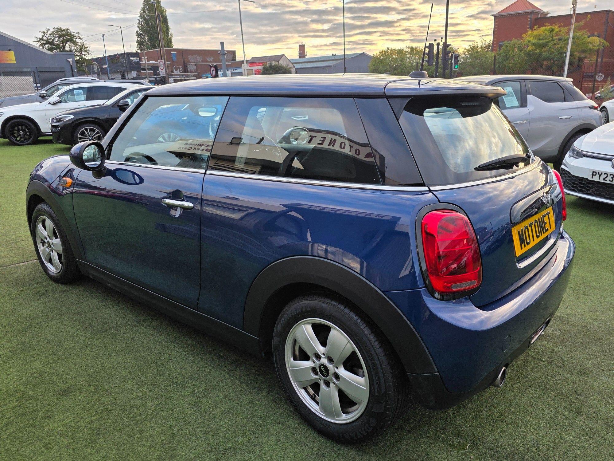 Mini Hatch view 18