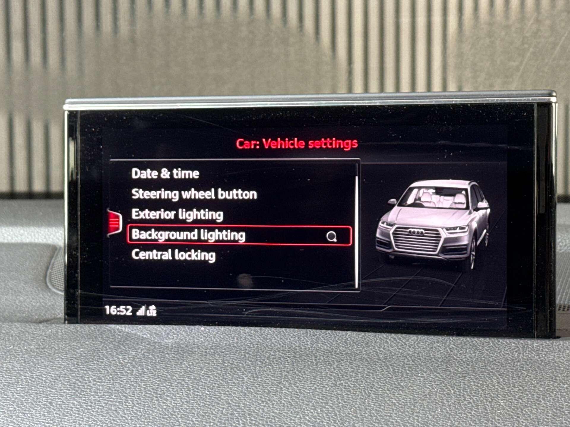 Audi Q7 view 44