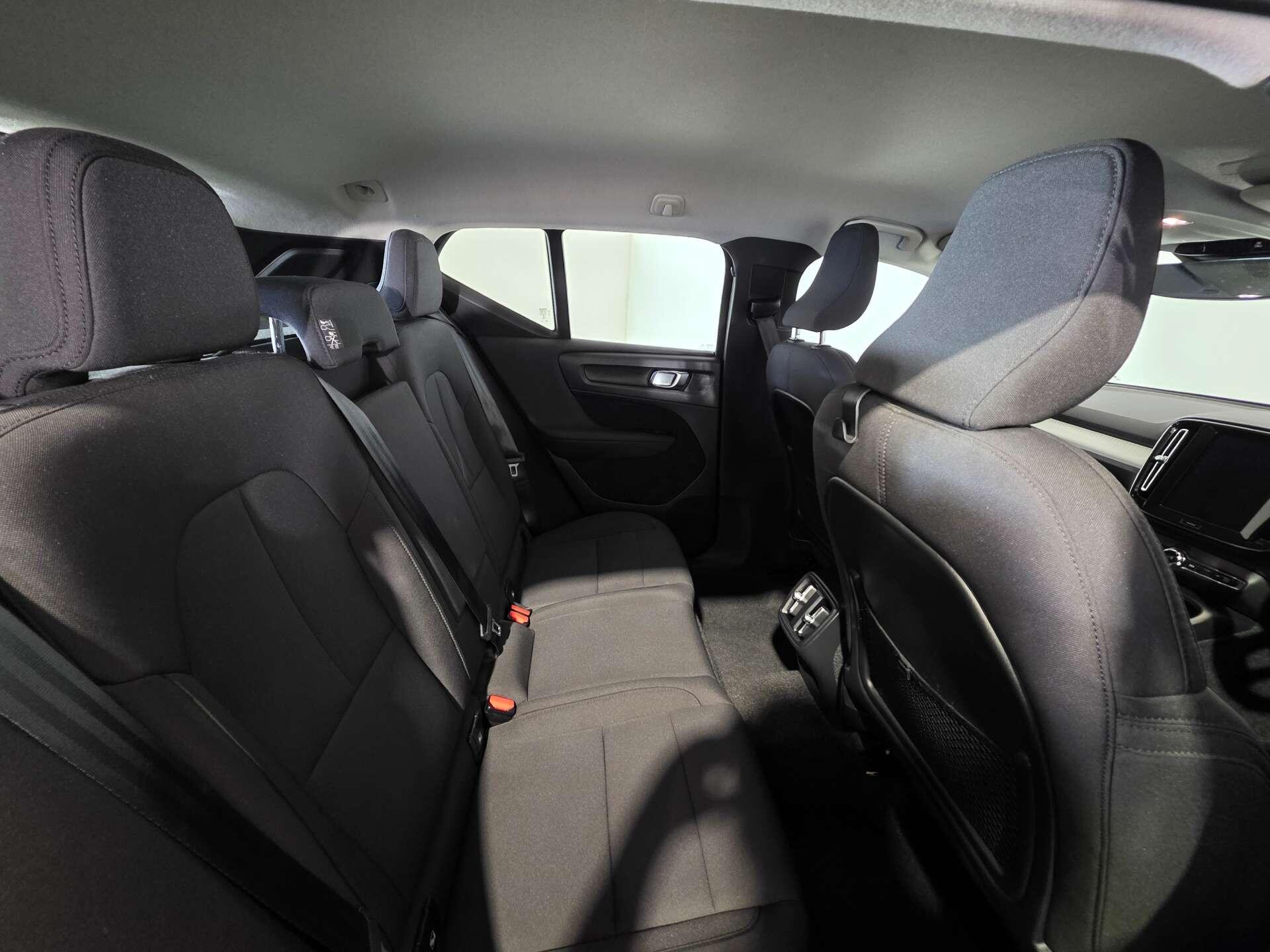 Volvo XC40 view 31
