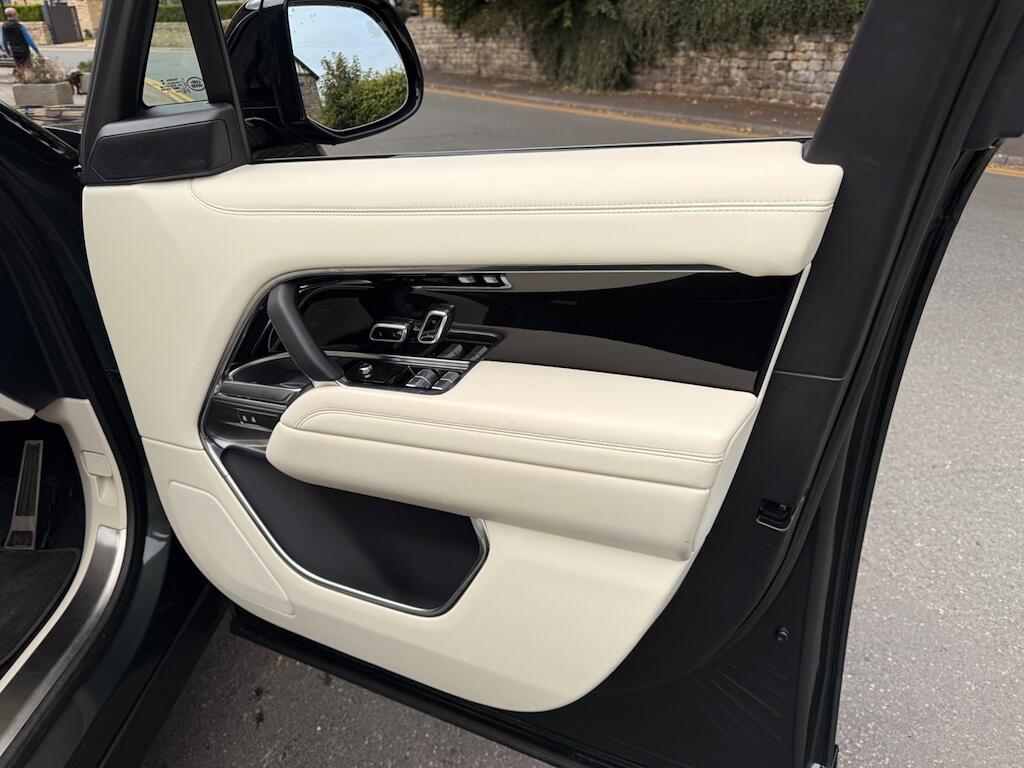 Land Rover Range Rover view 31