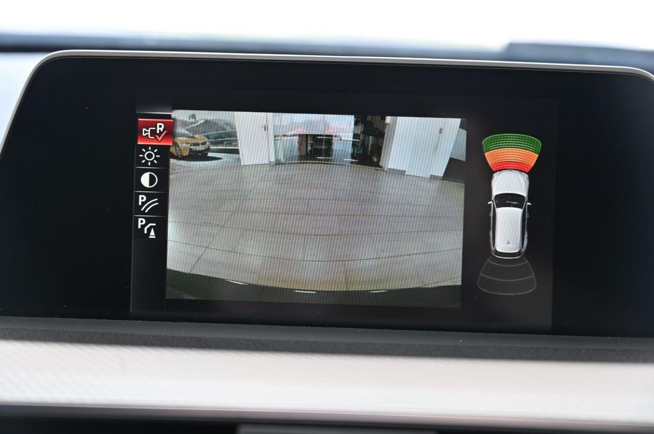 BMW 3 Series view 28