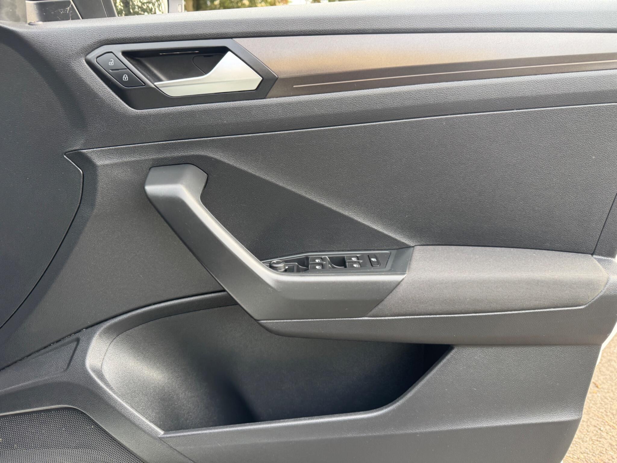 Volkswagen T-Roc view 47