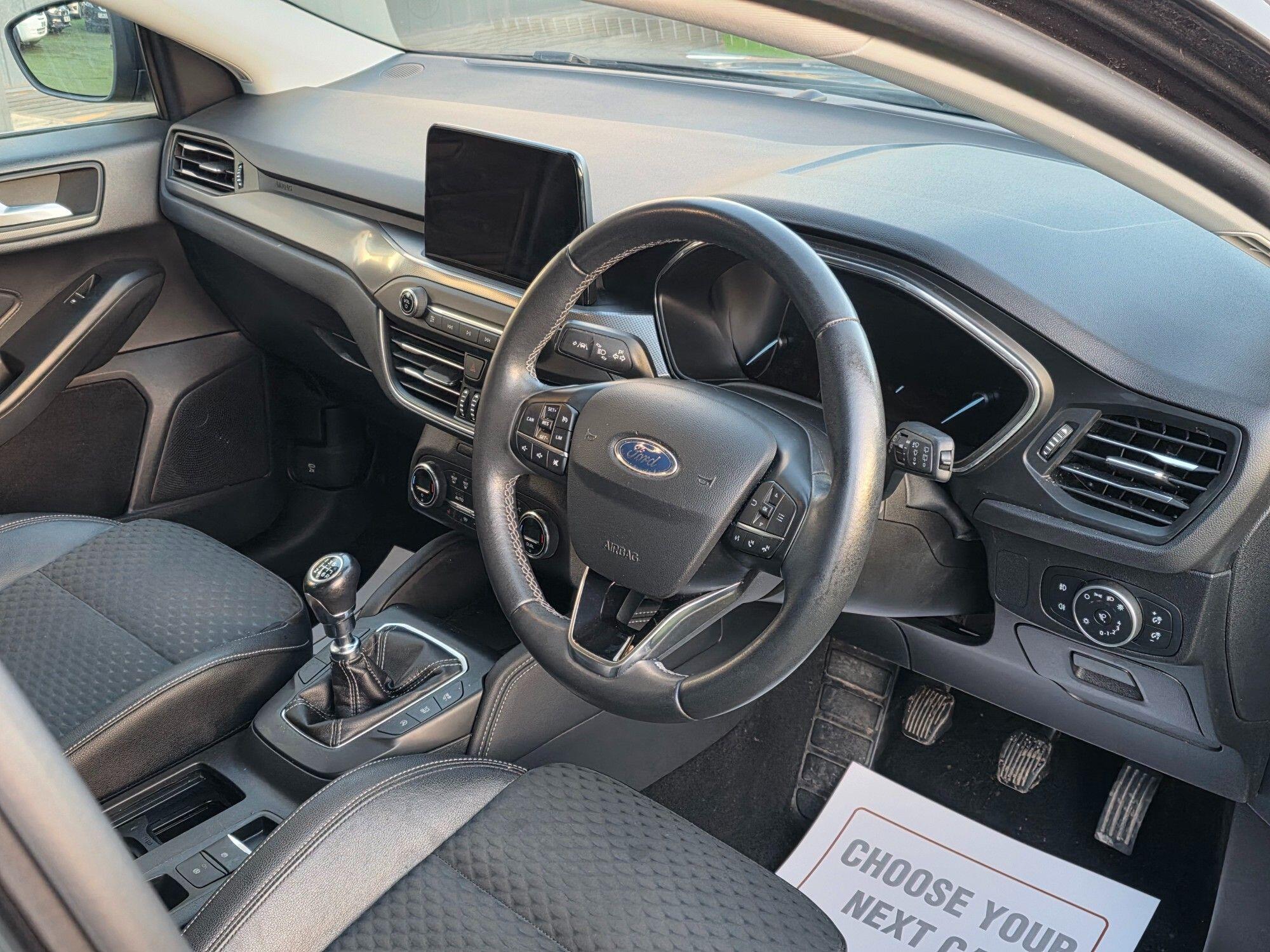 Ford Focus view 16