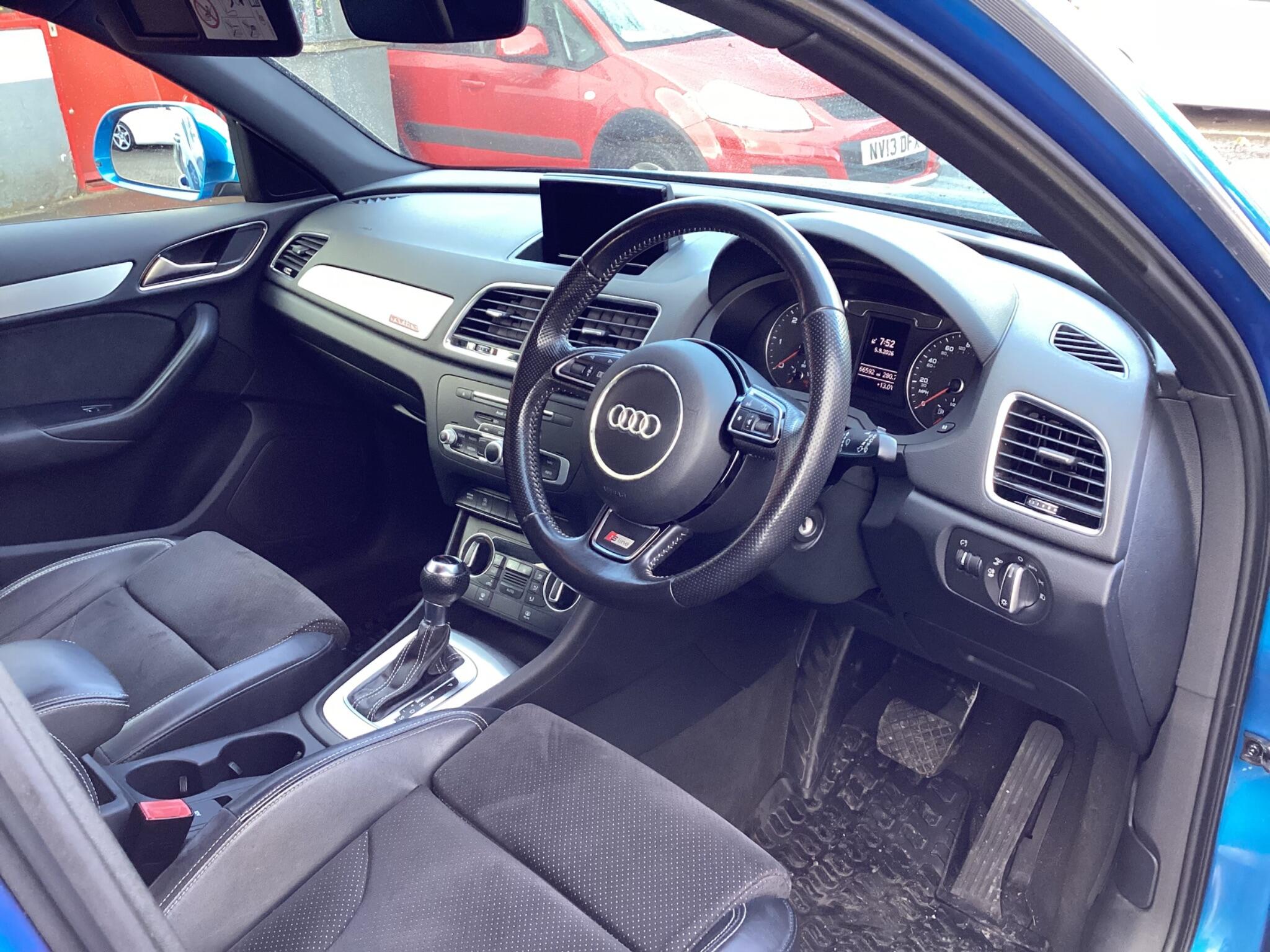 Audi Q3 view 3