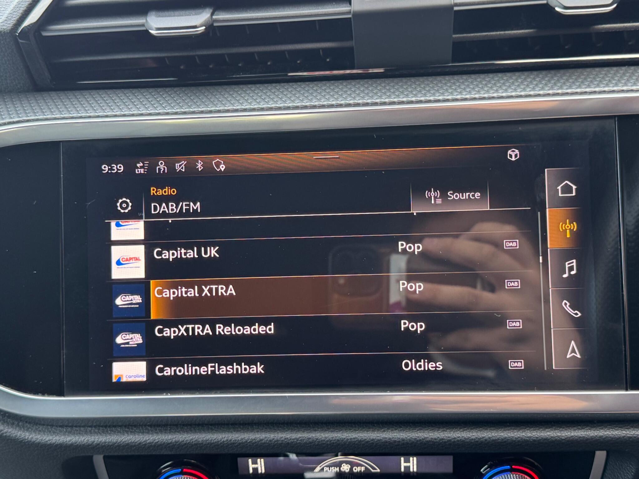 Audi Q3 view 28