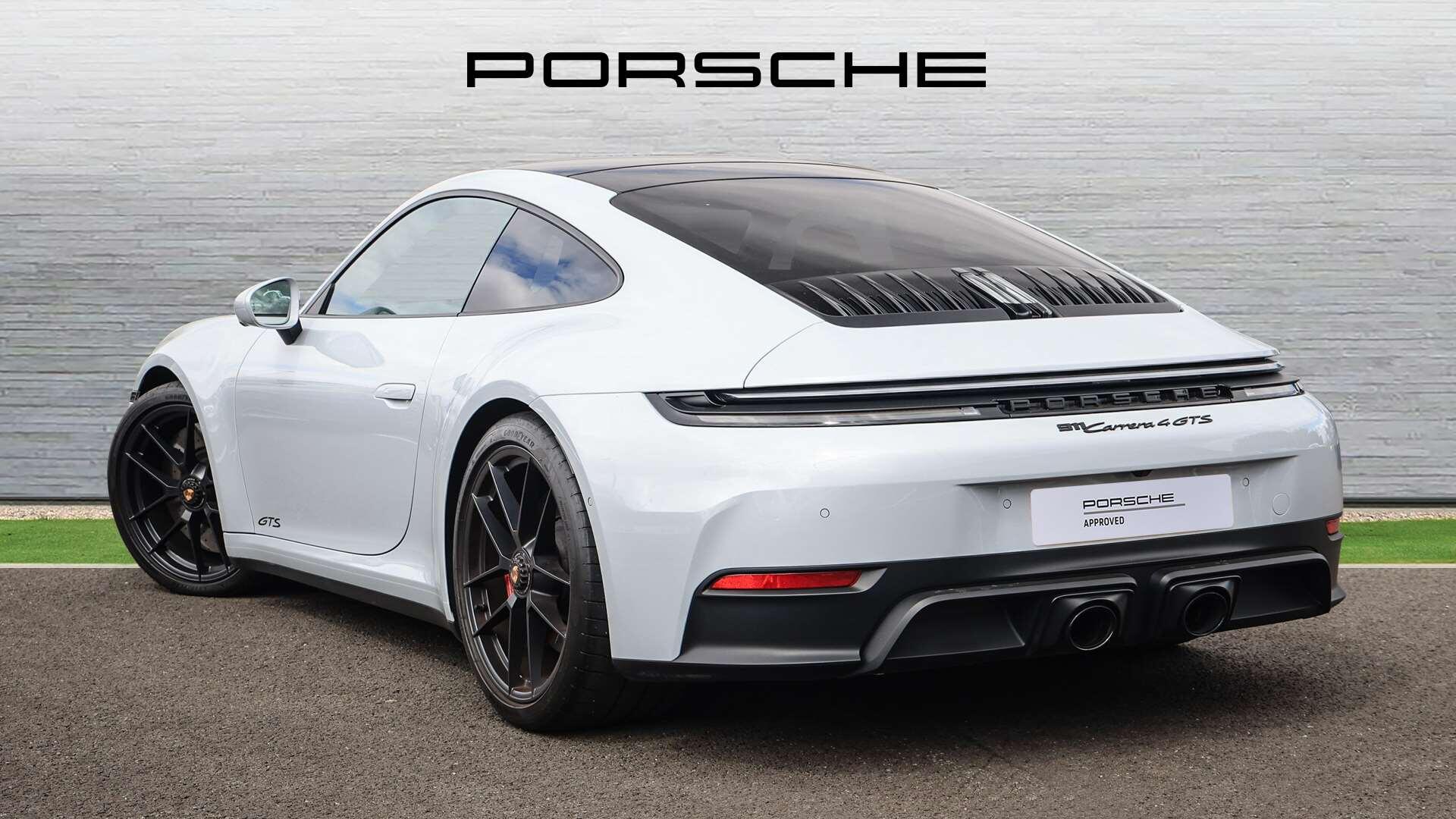 Porsche 911 view 4