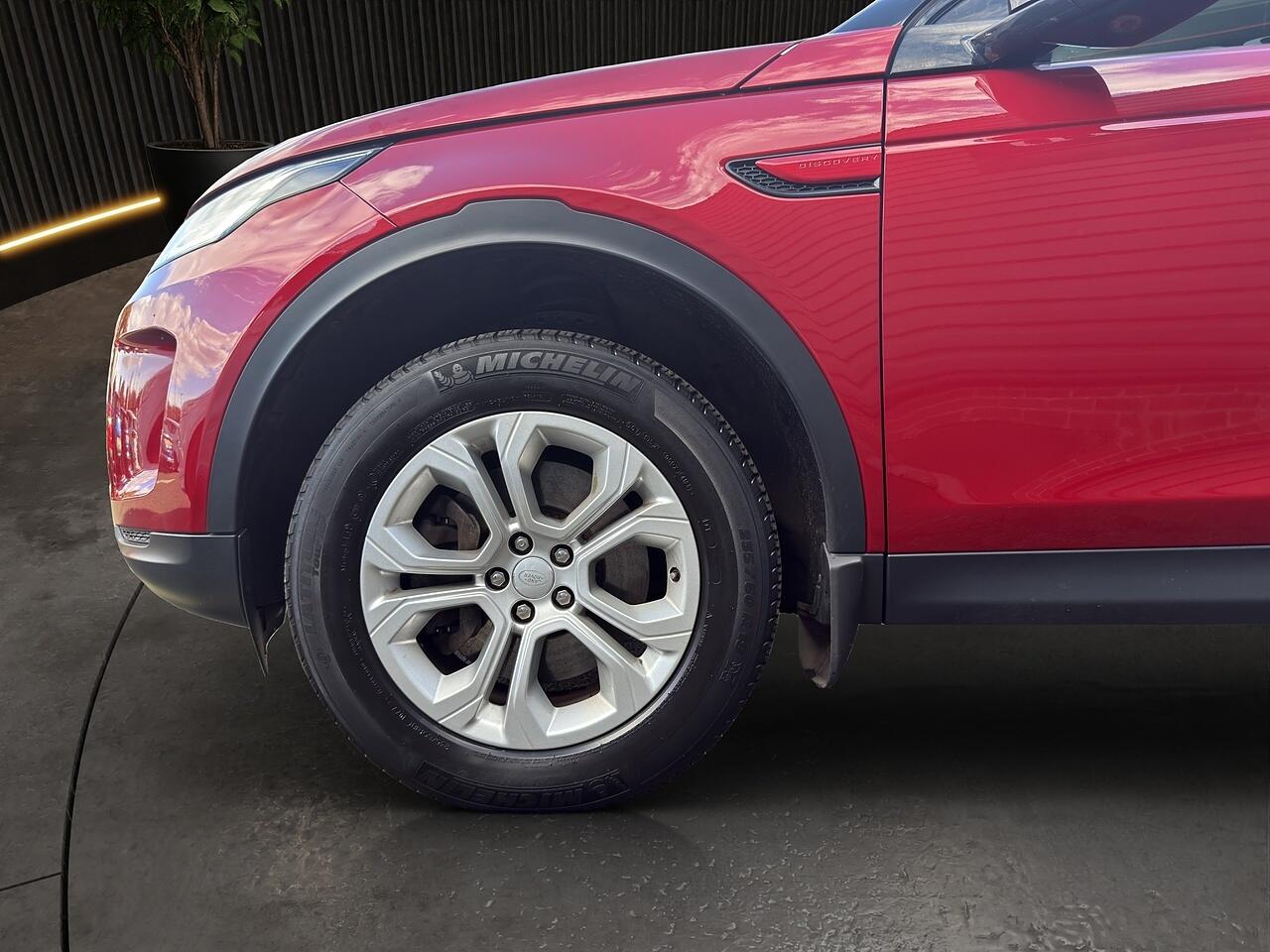 Land Rover Discovery Sport view 15