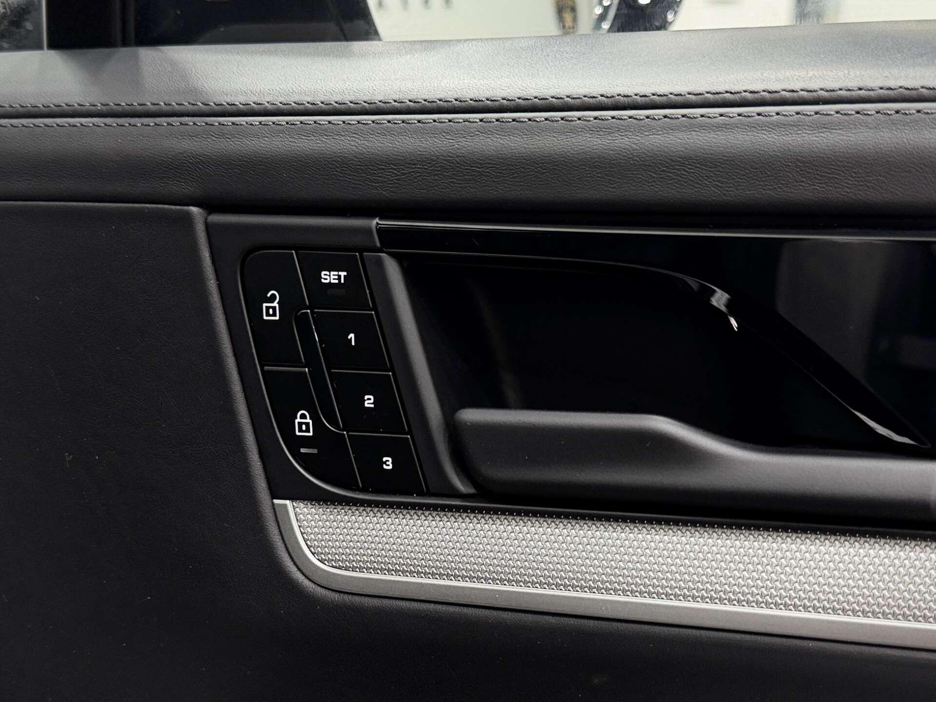 Porsche Cayenne view 41