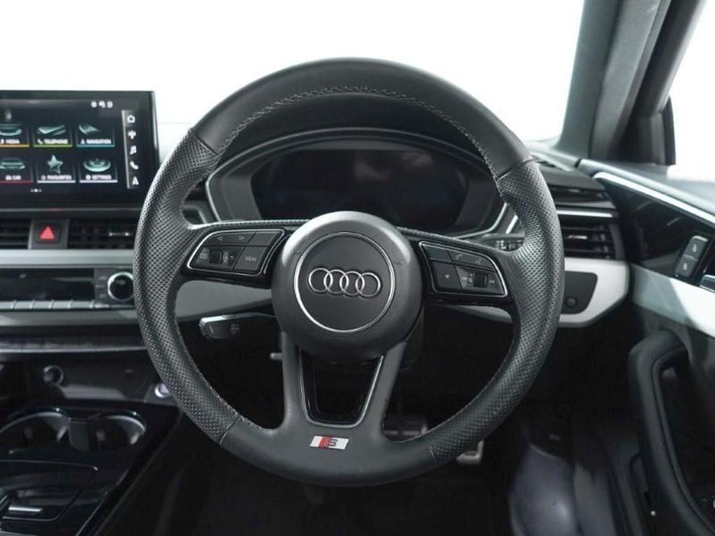 Audi A4 view 7