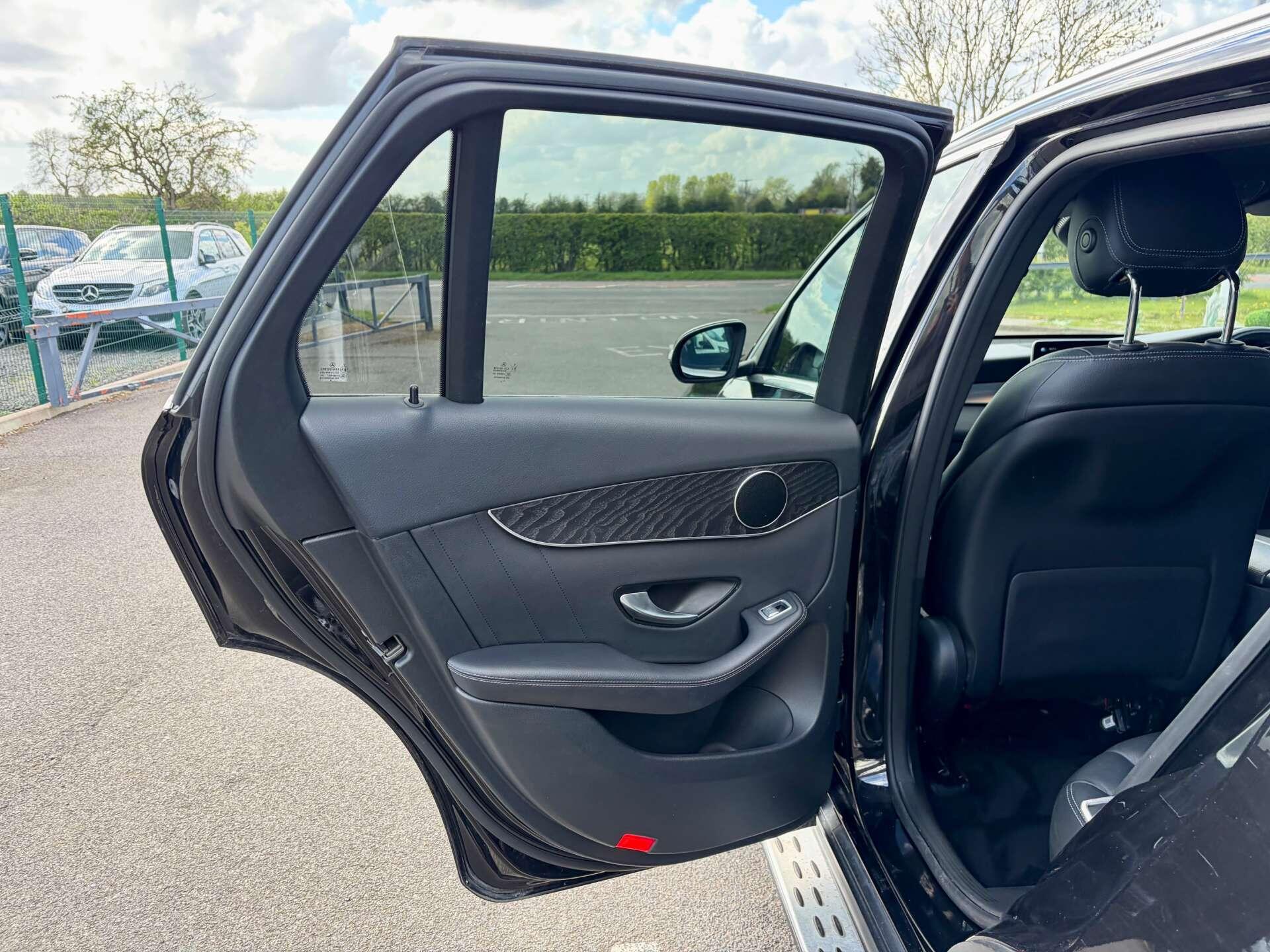 Mercedes-Benz GLC view 22