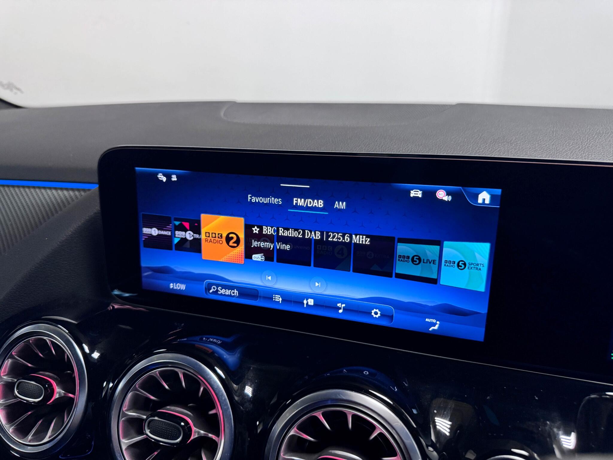Mercedes-Benz Gla view 42