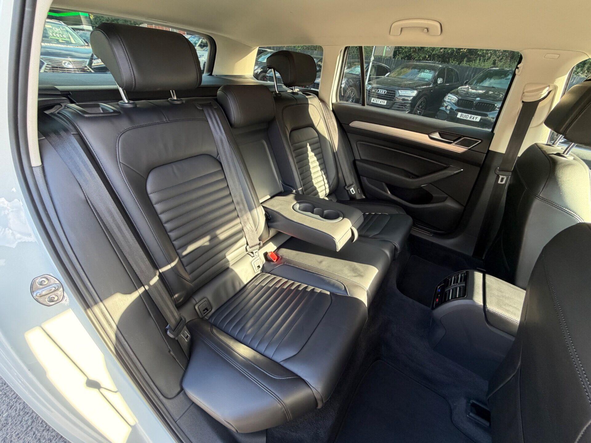Volkswagen Passat view 30
