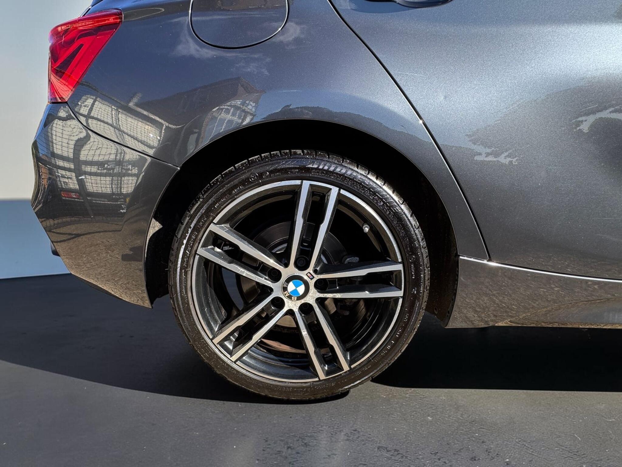 BMW 1 Series view 31