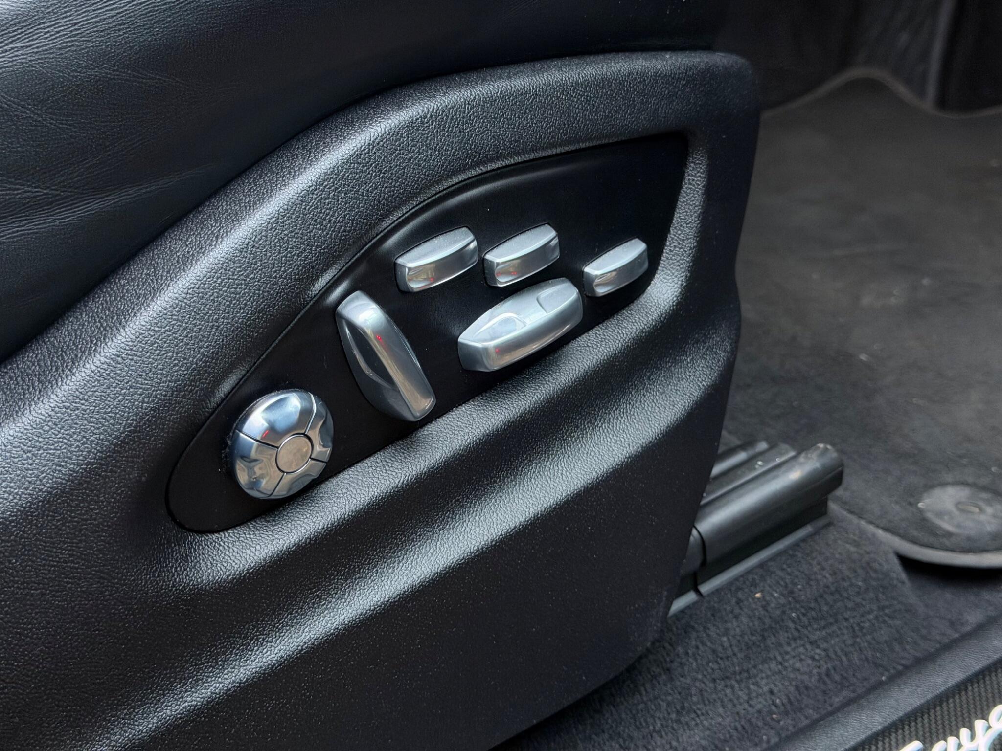 Porsche Cayenne view 40