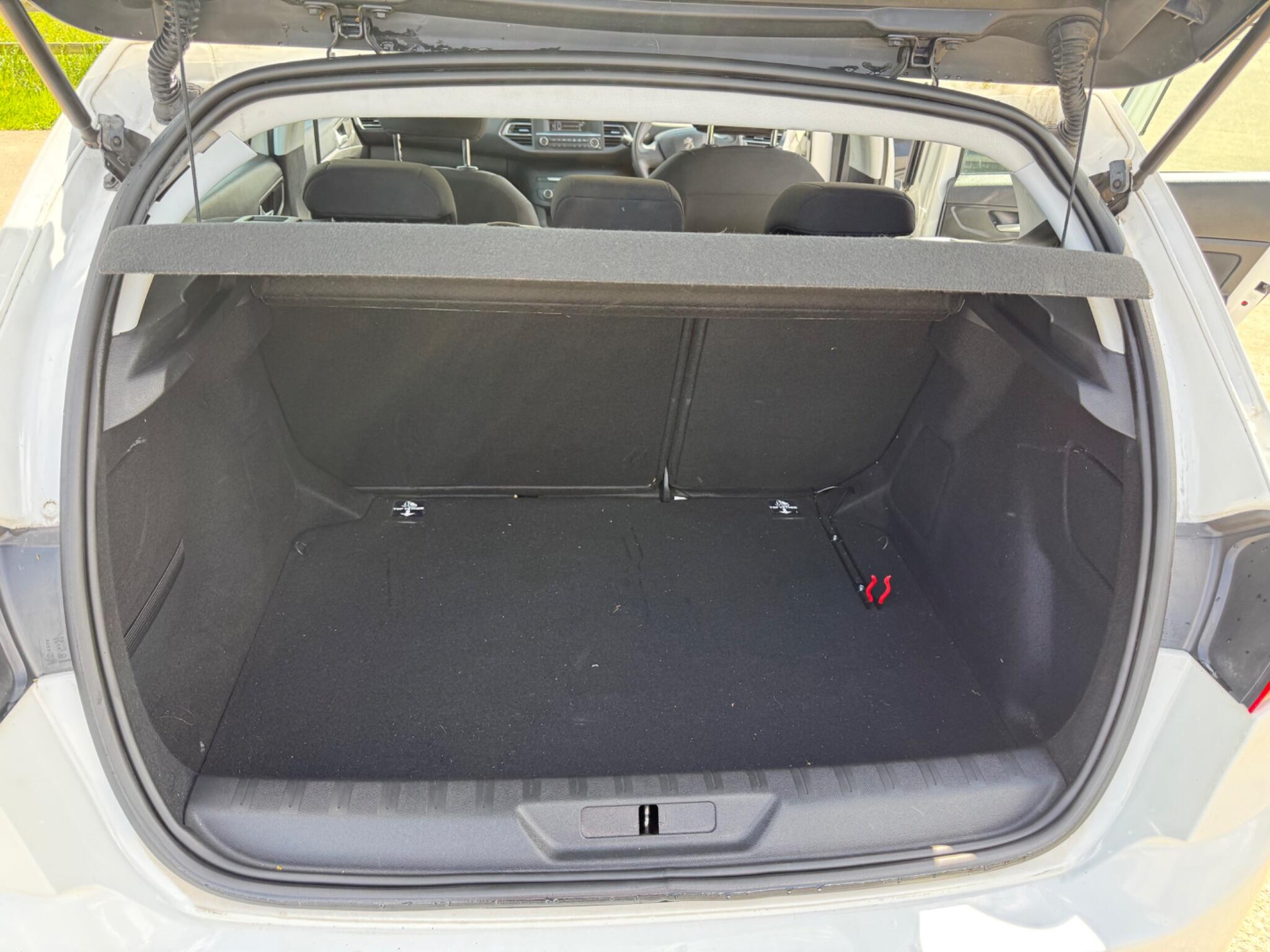 Peugeot 308 1.2 PureTech Access Euro 6 (s/s) 5dr — photo 44 of 100