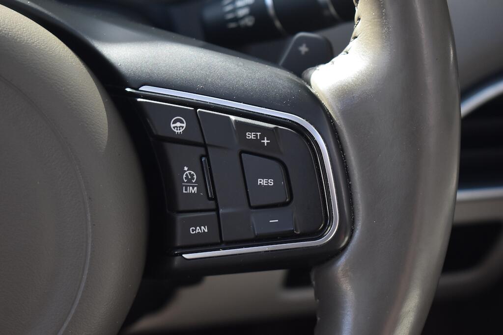 Jaguar Xe view 53