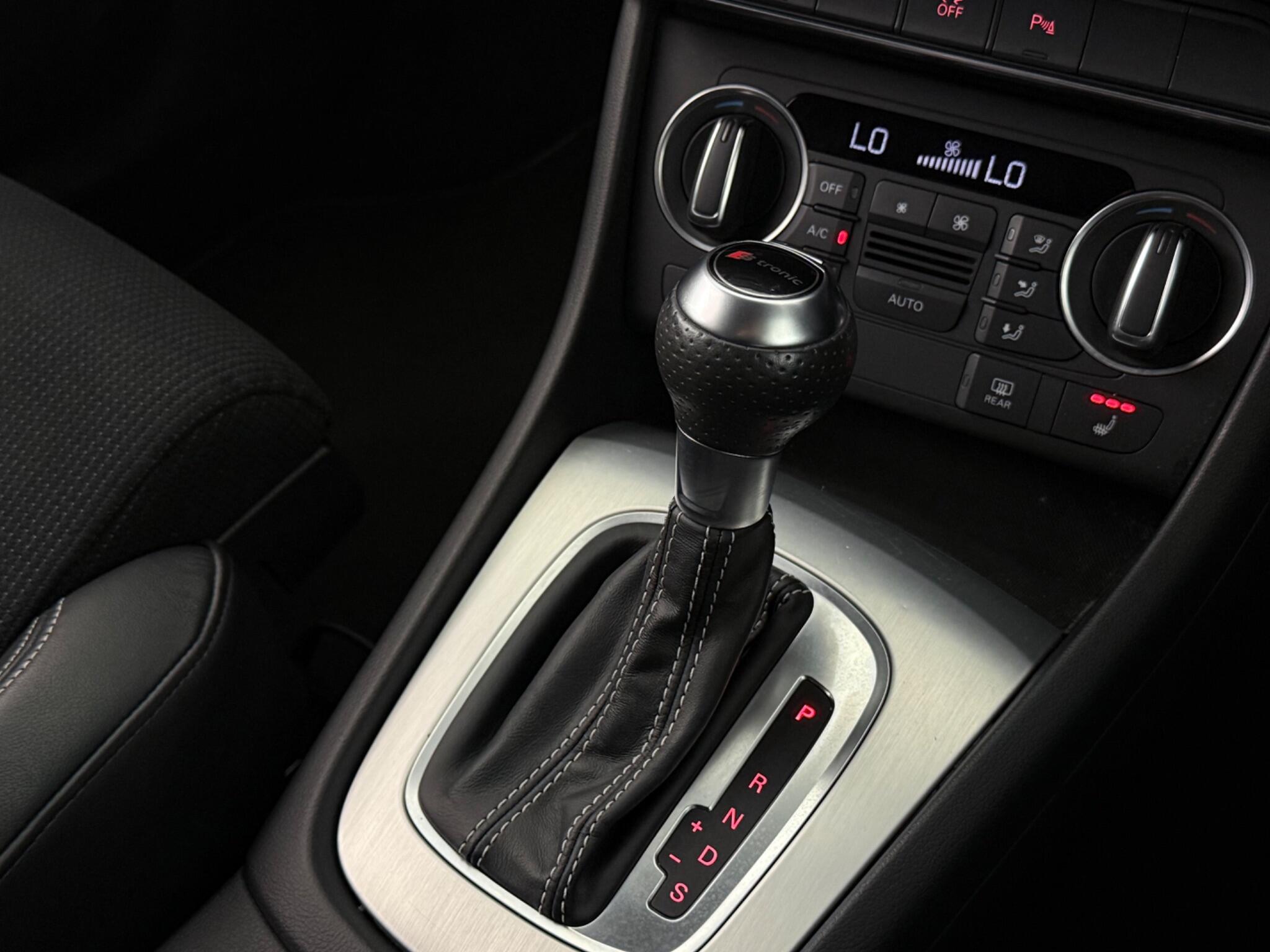 Audi Q3 view 24