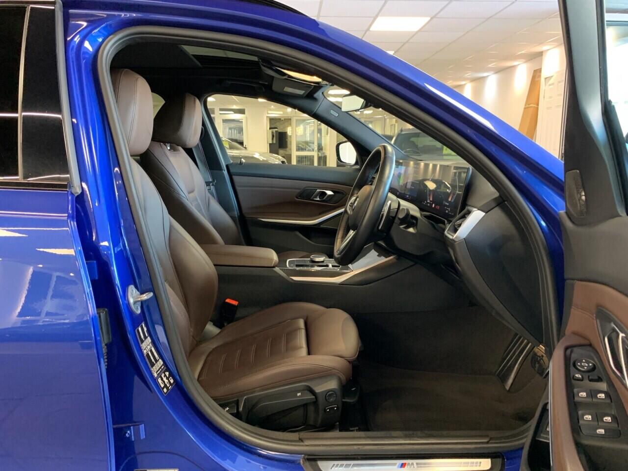 BMW 3 Series view 21