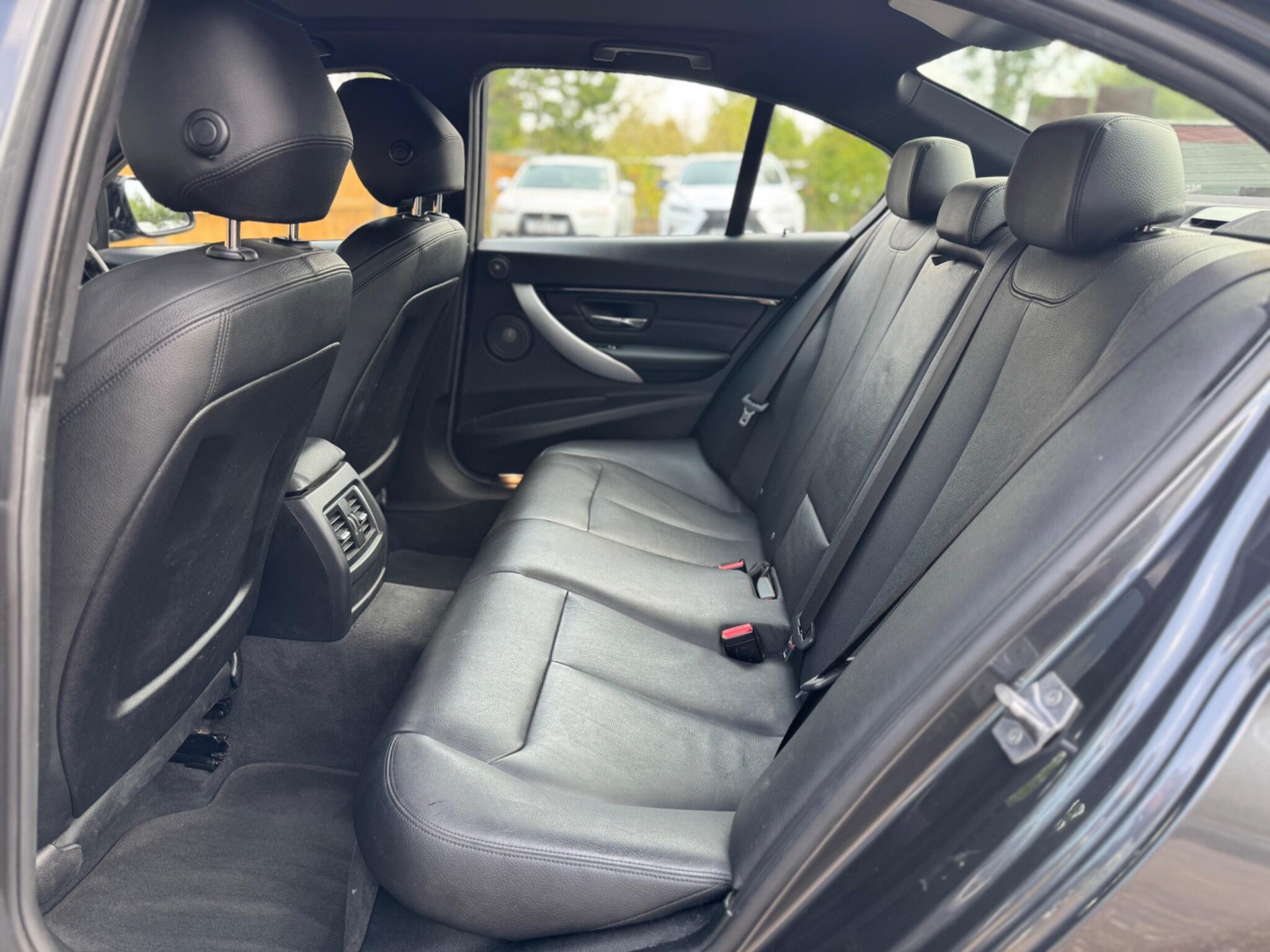 BMW 3 Series view 21