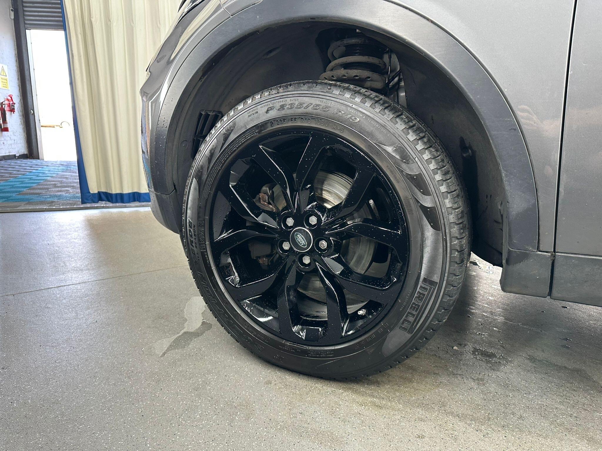 Land Rover Discovery Sport view 19