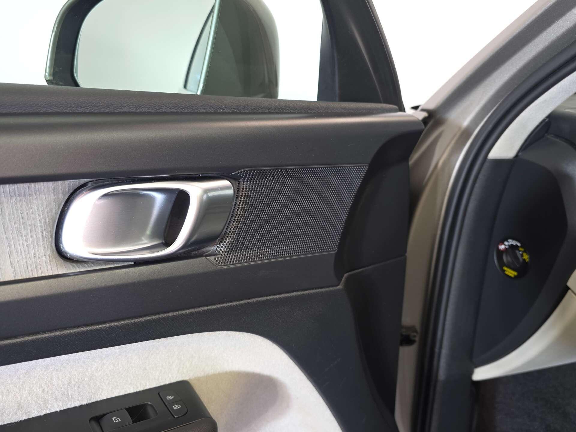 Volvo XC40 view 63