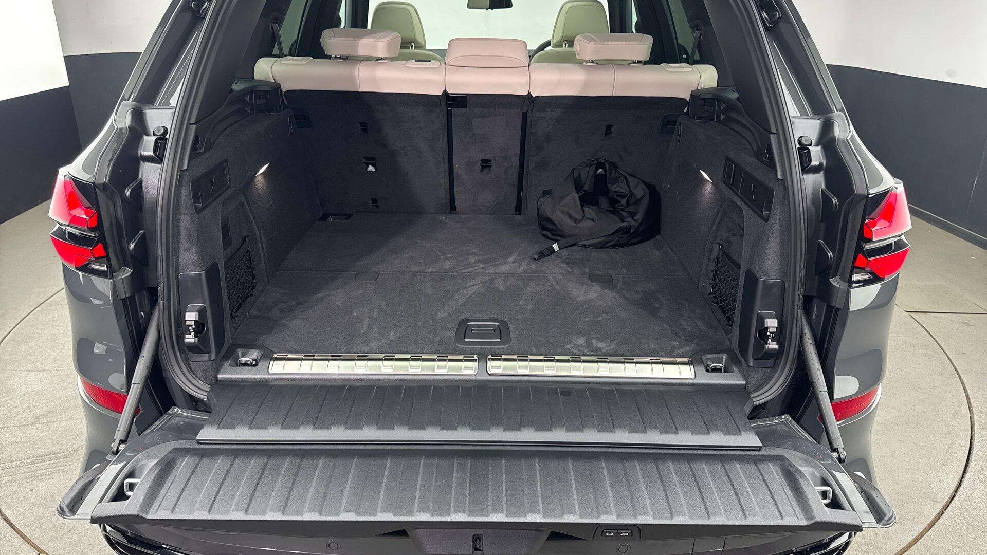 BMW X5 view 13