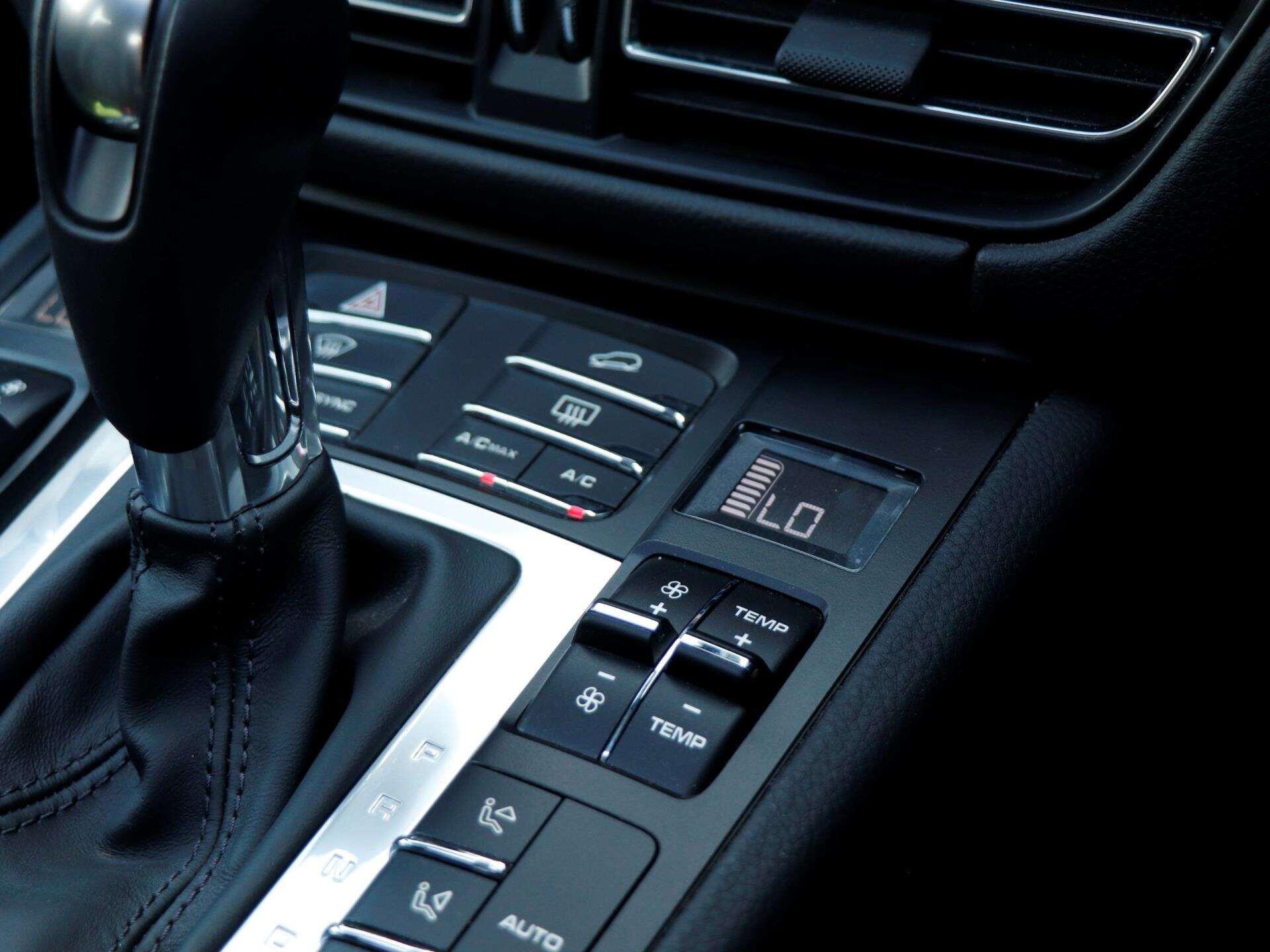 Porsche Macan view 16