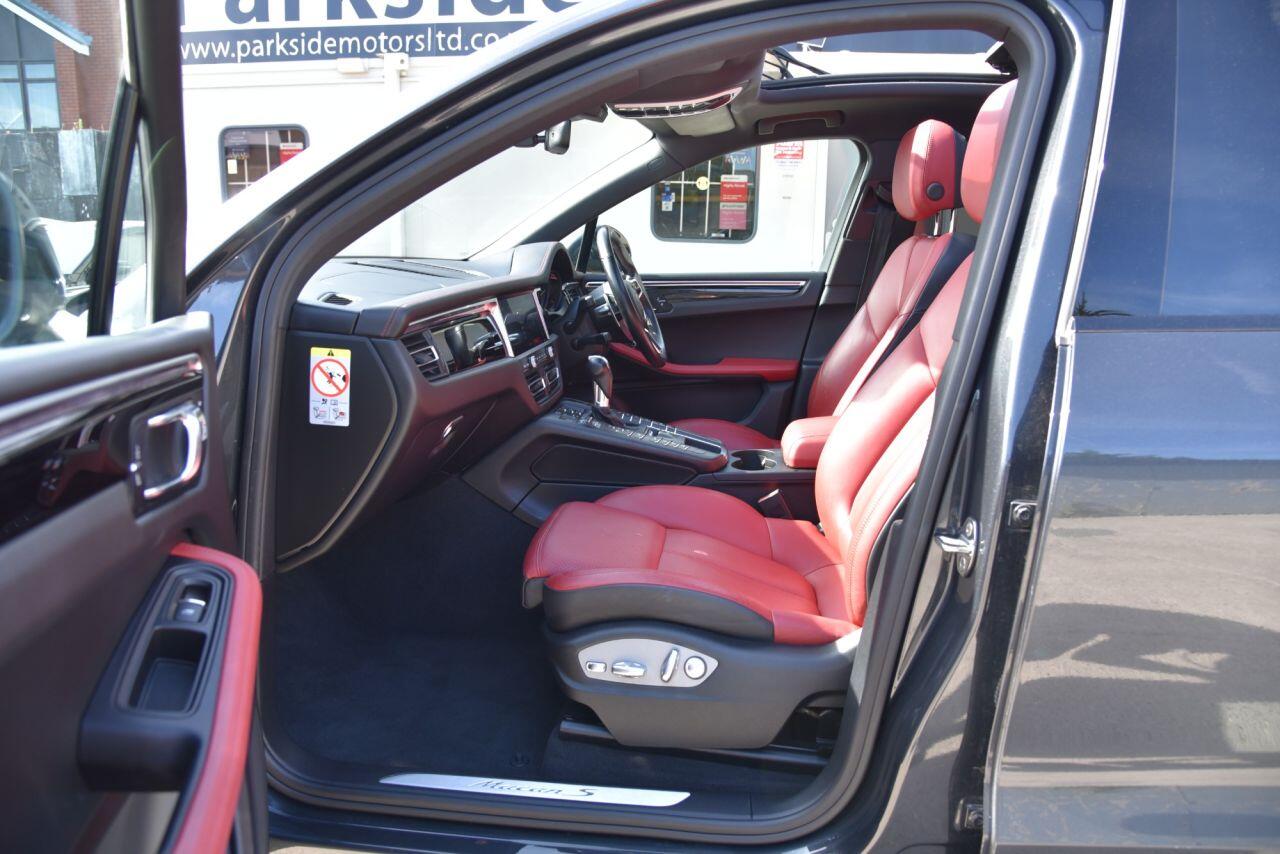Porsche Macan view 22